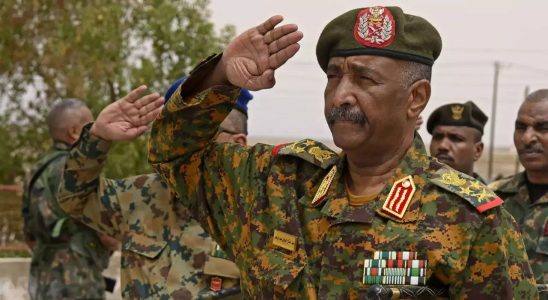 Sudanesische S Armee Sudans Armeechef reist zu Gespraechen mit dem Emir