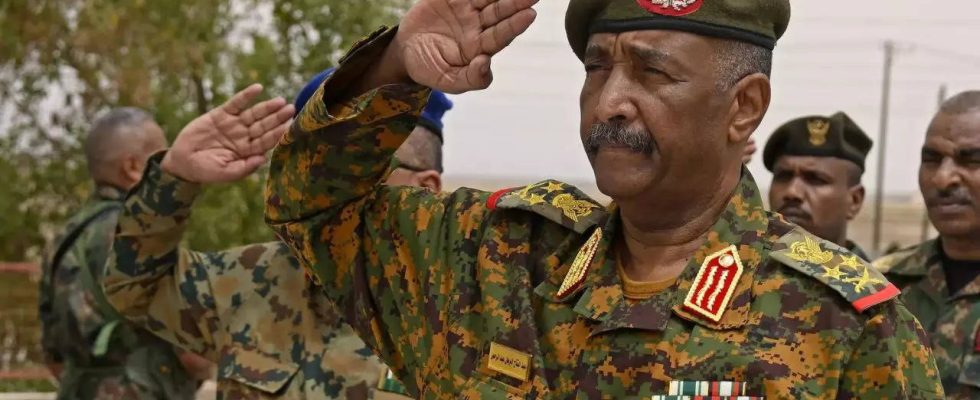 Sudanesische S Armee Sudans Armeechef reist zu Gespraechen mit dem Emir