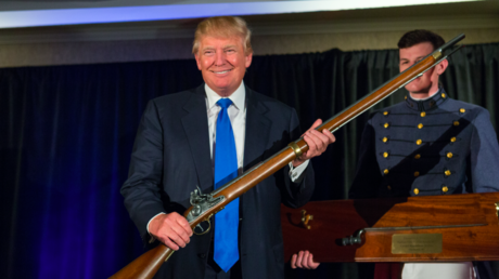 Trump hat moeglicherweise gegen die Waffengesetze des Bundes verstossen –