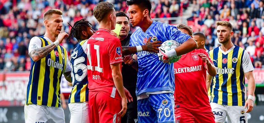 Twente verabschiedet sich mit neuer Niederlage gegen Fenerbahce von der