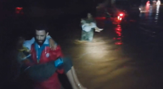 Ueberschwemmungen in Derna Die libysche Stadt Derna begraebt 700 Menschen