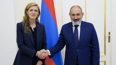 Washington nutzt den „verraeterischen armenischen Premierminister um Moskau anzugreifen –