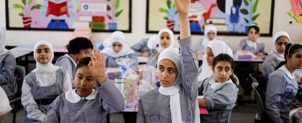 Wirtschaftskrise Syrische Kinder kehren inmitten einer tiefen Wirtschaftskrise zur Schule
