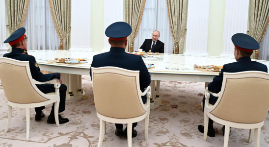 Wladimir Putin sagt in der Ukraine getoetete Straeflinge haetten Schulden