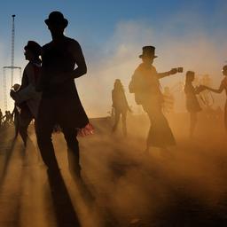 Zehntausende Besucher des Burning Man Festivals stecken im Schlamm fest Medien