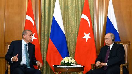 „Die ganze Welt schaut sich Gespraeche mit Putin – Erdogan