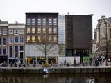 Verdachte van kwetsende projectie Anne Frank Huis overgeleverd aan Nederland