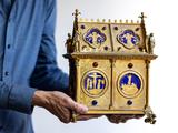 Kunstdetective Brand krijgt gestolen kistje met relikwie via heler in handen
