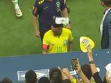 Neymar krijgt zak popcorn tegen zijn hoofd na gelijkspel Brazilië in WK-kwalificatie