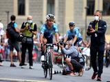 Cavendish (38) stelt wielerpensioen uit en kan Tour-record alsnog pakken