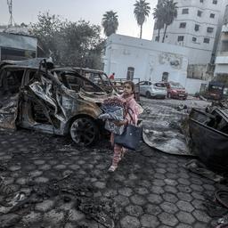 Aegypten oeffnet Grenze fuer Hilfsgueter da Strasse nach Bombenanschlag repariert