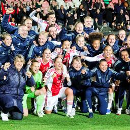 Ajax Frauen in der Champions League Gruppe mit PSG von Martens und Groenen