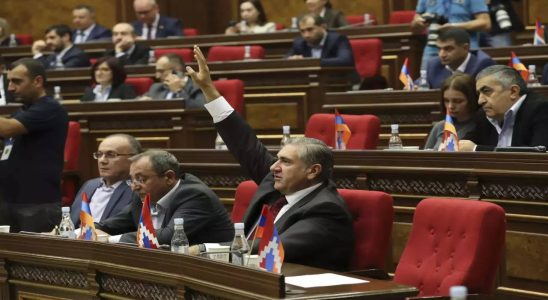 Aussterbeereignis Der armenische Praesident stimmt der Entscheidung des Parlaments zu
