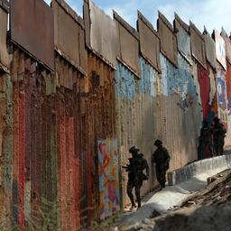 Biden erweitert widerwillig die Mauer entlang der Grenze zu