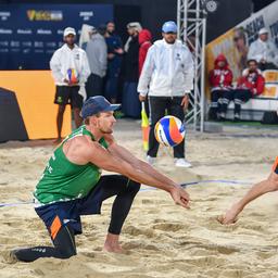 Brouwer und Meeuwsen entkommen bei der Beachvolleyball Weltmeisterschaft dem Ausscheiden