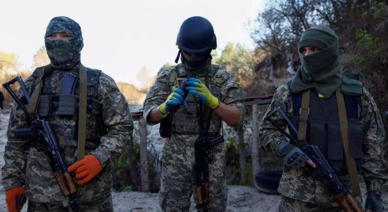 Das Sibirische Bataillon der Ukraine rekrutiert Russen um im Kampf