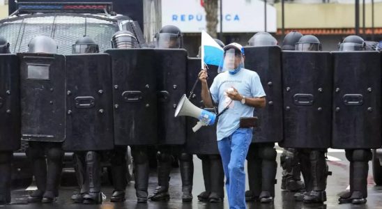 Demonstranten Panamas Polizei im Streit mit Demonstranten wegen kanadischer Mine