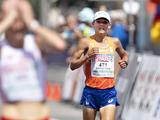 Der unfitte Brinkman verpasst den Amsterdam Marathon und verschiebt die Suche