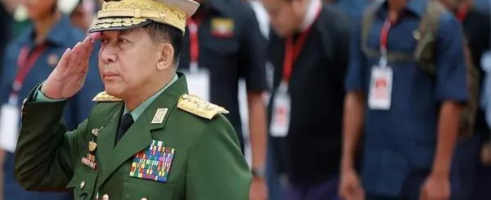 Die Junta von Myanmar befiehlt Luftangriffe um verlorene Aussenposten zurueckzuerobern