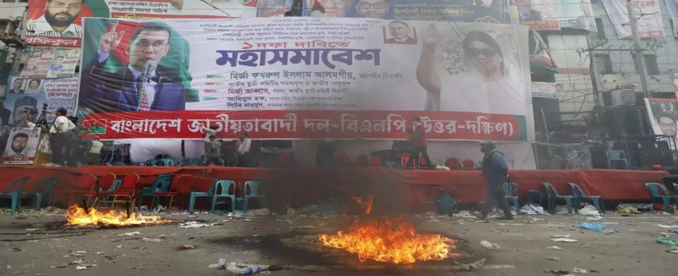 Die Polizei von Bangladesch nimmt einen wichtigen Oppositionsfuehrer fest nachdem