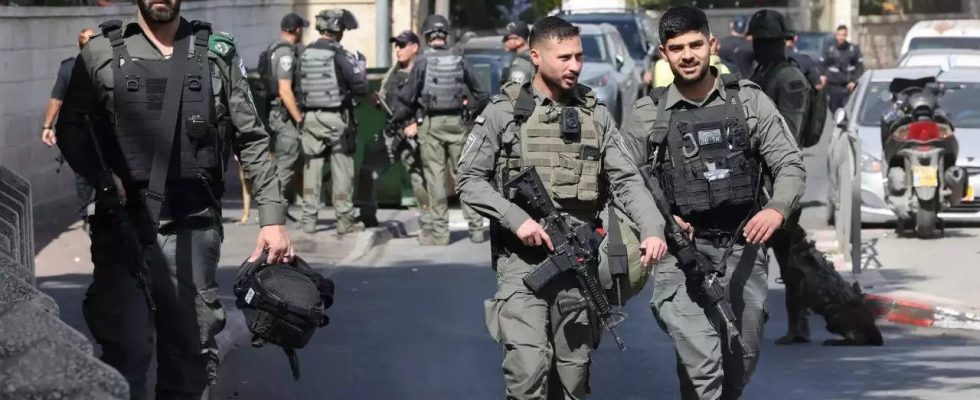 Die israelischen Streitkraefte zerstoeren das Haus des hochrangigen Hamas Funktionaers Arouri
