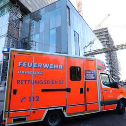 Drei Tote bei Bauunfall in Hamburg moeglicherweise noch unter Truemmern