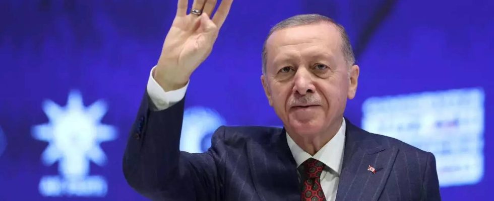 Erdogan Der tuerkische Politiker Erdogan sagt seinen Anhaengern dass er