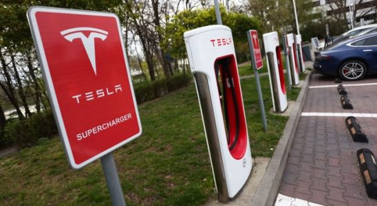 Feds weiten Tesla Untersuchung auf Fahrzeugreichweite und persoenliche Vorteile aus