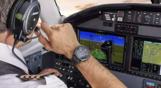 Garmin D2 Mach 1 Pro Flieger Smartwatch mit 25 Tagen Akkulaufzeit