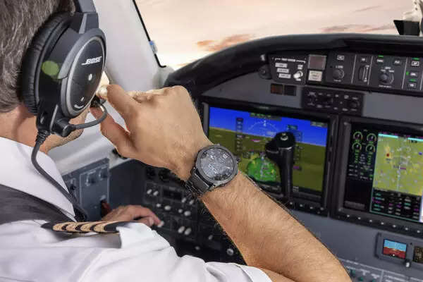 Garmin D2 Mach 1 Pro Flieger Smartwatch mit 25 Tagen Akkulaufzeit