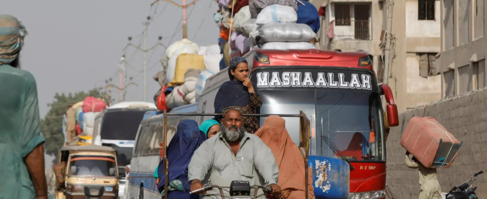 Gefaehrdete afghanische Deportierte Pakistan wird aufgefordert Tausende gefaehrdeter afghanischer Deportierter