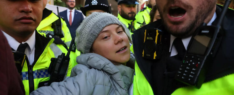 Greta Thunberg Klimaaktivistin Greta Thunberg von Polizei in London festgenommen