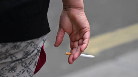 Grossbritannien stellt Plan zur Abschaffung des Rauchens in der Bevoelkerung