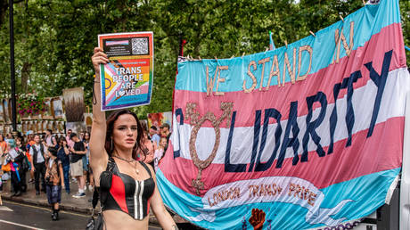 Grossbritannien verbietet Transfrauen aus Frauenkrankenstationen – Telegraph – World