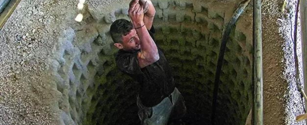 Hamas Kaempfer die sich im Tunnelnetz der „Metro verschanzt haben stellen