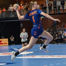 Handballspieler staerken mit einem grossen Sieg in der EM Qualifikation Selbstvertrauen