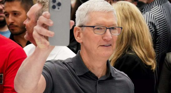 IPhone Apple CEO Tim Cook erklaert warum Apple jedes Jahr ein