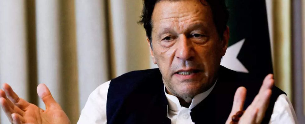 Imran Khan ist unzufrieden mit dem pakistanischen Praesidenten Alvi weil
