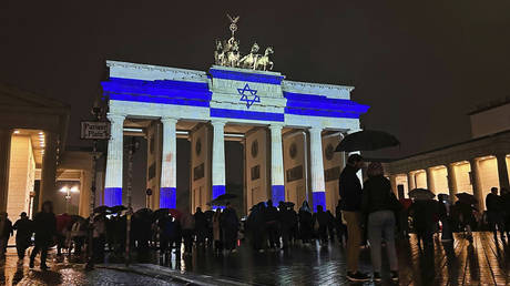 In ganz Deutschland brannten israelische Flaggen – World