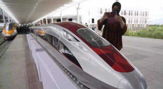 Indonesien fuehrt von China finanzierte Hochgeschwindigkeitszuege ein zunaechst in Suedostasien