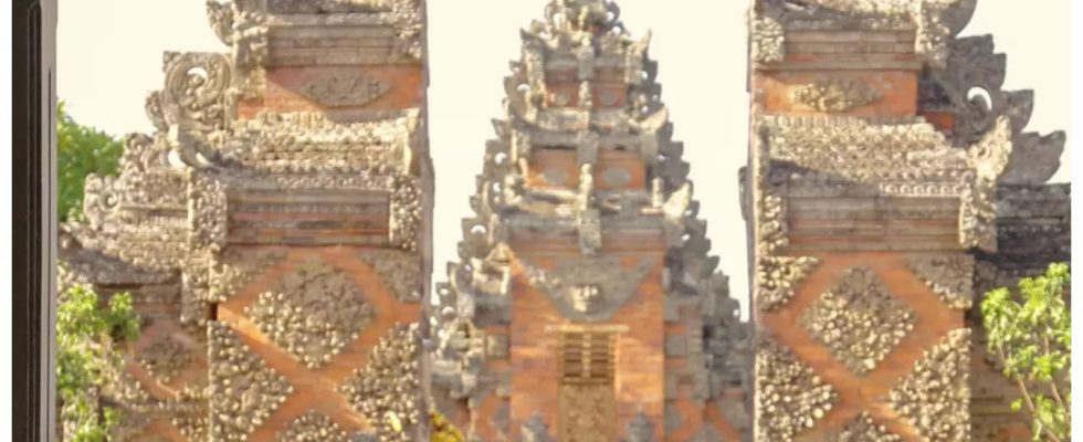 Indonesien jagt einen Auslaender der nackt in einem Hindu Tempel meditierte