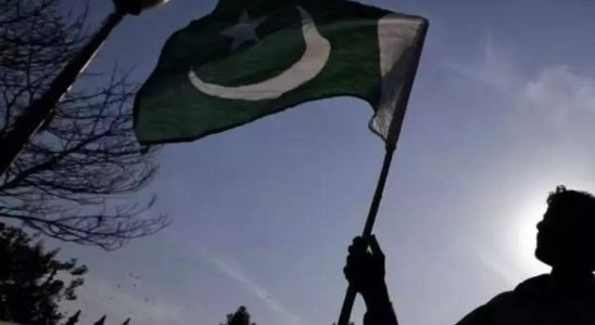 Inmitten des Wirtschaftsabschwungs wandern Pakistaner ins Ausland ab um bessere