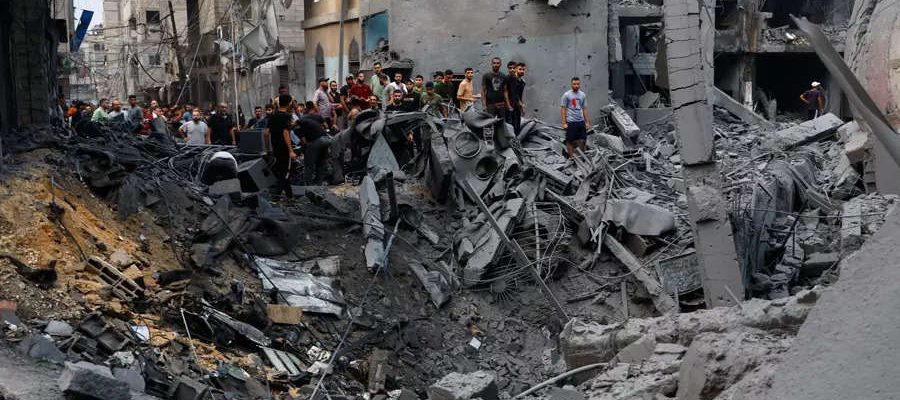 Israel verspricht eine vollstaendige Belagerung des Gazastreifens waehrend es nach