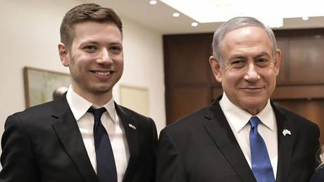 Israelische Soldaten wuetend auf Netanyahus in den USA lebenden Sohn