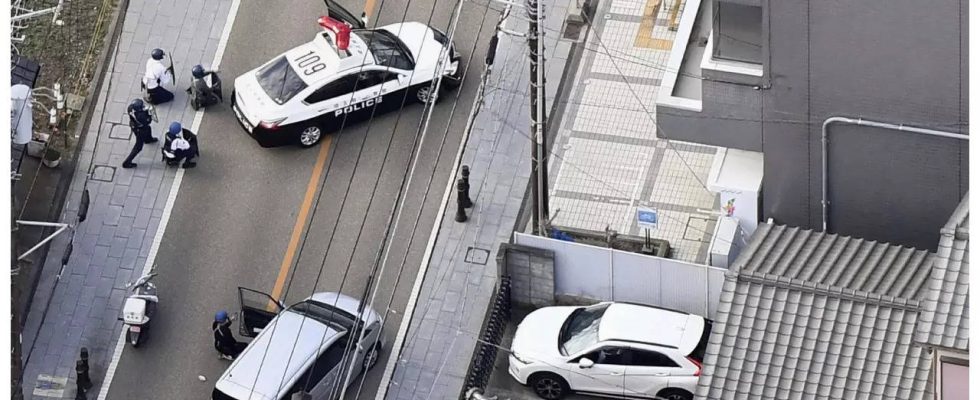 Japan Shooting News Die Polizei nimmt einen Schuetzen fest der