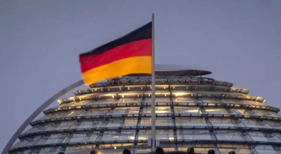 Neu gewaehlter Regionalabgeordneter einer rechtsextremen Partei in Deutschland verhaftet