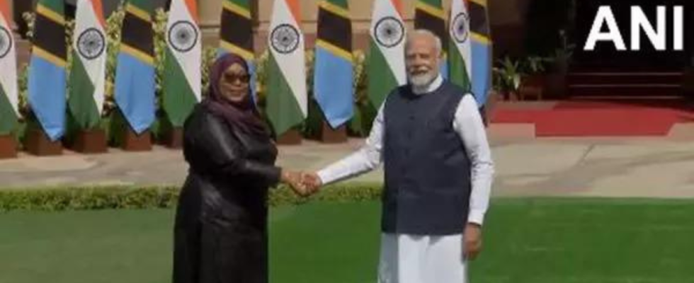 Premierminister Modi haelt bilaterales Treffen mit der tansanischen Praesidentin Samia
