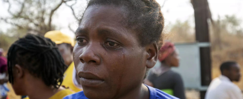 Simbabwe Simbabwe sucht nach Minenueberlebenden da die Angehoerigen die Hoffnung