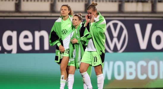 Star Martens fuehrt PSG zur CL hollaendisch angehauchtes Wolfsburg scheidet