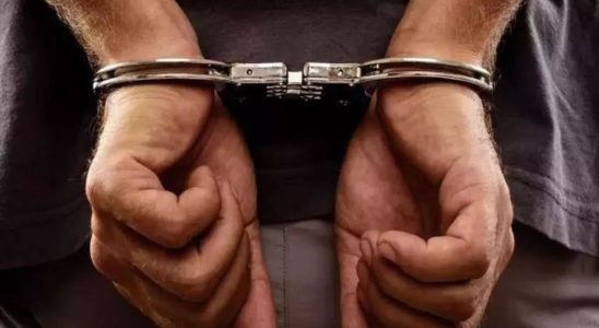 Teenager 24 jaehriger Berater wegen Sex mit jugendlichem Klienten angeklagt verhaftet